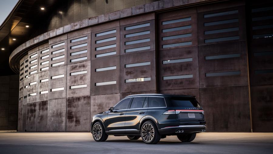  Lincoln Aviator 2018 года  (фото 14 из 23)